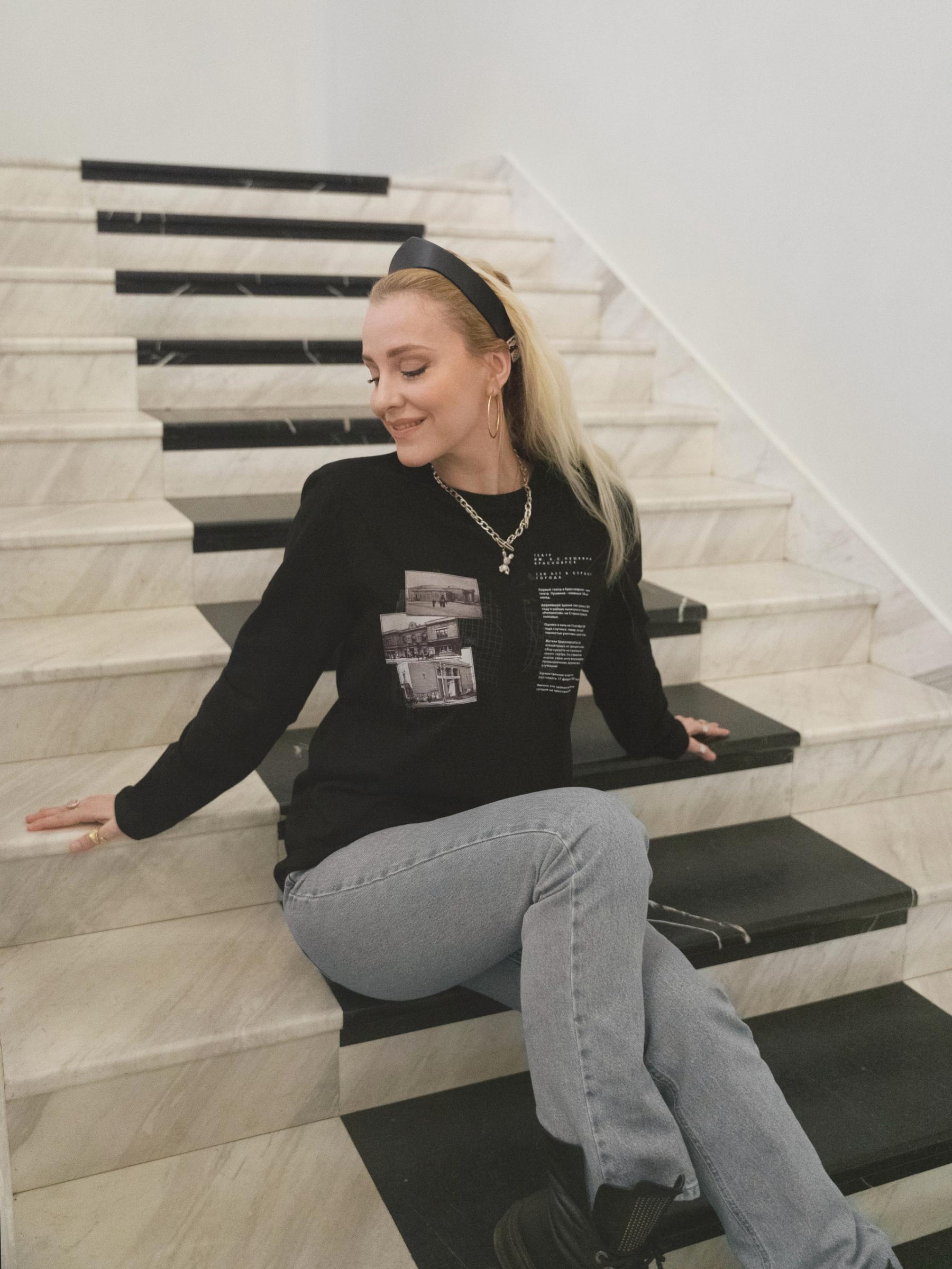 Колос Store: Лонгслив "Театр Пушкина"  Черный